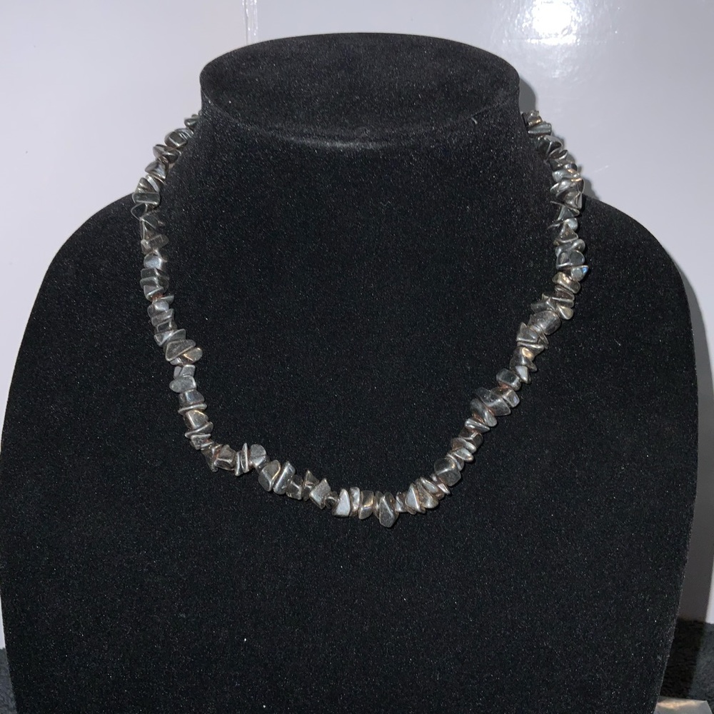 Small Stone-like Necklace